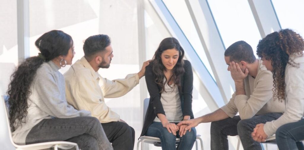 Treating Mental Health: Group Therapy vs Individual Therapy