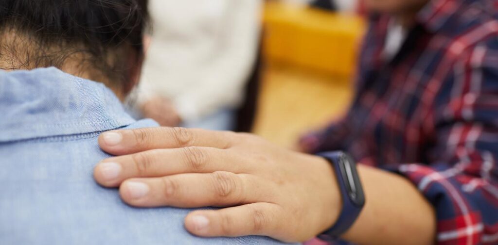 how to help someone who is detoxing
